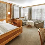 Hirschen Hotel 3*