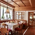 Hirschen Hotel 3*