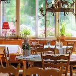 Hirschen Hotel 3*