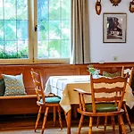 Hirschen Hotel 3*