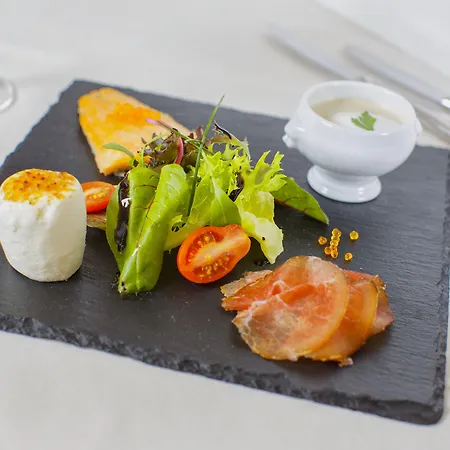 Hirschen מלון 3*